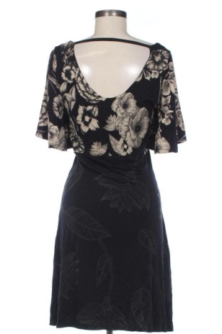 Рокля Desigual, Размер M, Цвят Многоцветен, Цена 38,34 €