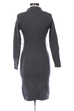 Рокля Mohito, Размер S, Цвят Сив, Цена 6,13 €