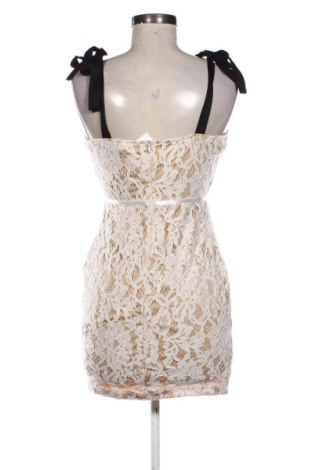 Sukienka Pretty Little Thing, Rozmiar M, Kolor ecru, Cena 301,90 zł