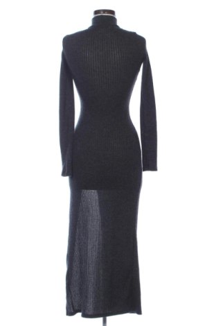 Šaty  Pull&Bear, Velikost XS, Barva Šedá, Cena  399,00 Kč