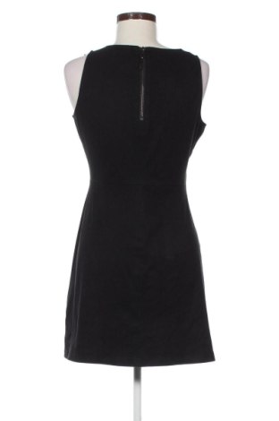 Рокля Stradivarius, Размер M, Цвят Черен, Цена 20,45 €