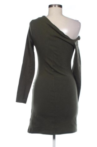 Rochie Stradivarius, Mărime L, Culoare Verde, Preț 104,10 Lei