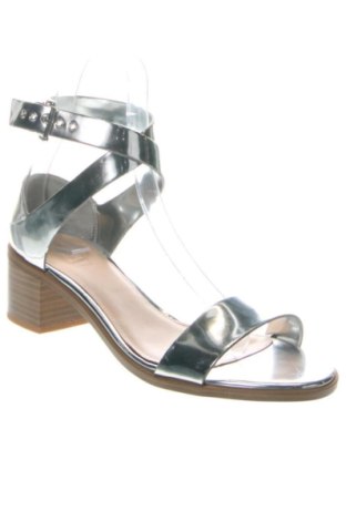 Sandały Bershka, Rozmiar 41, Kolor Srebrzysty, Cena 140,00 zł