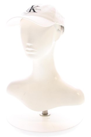 Căciulă Calvin Klein Jeans, Culoare Alb, Preț 215,99 Lei