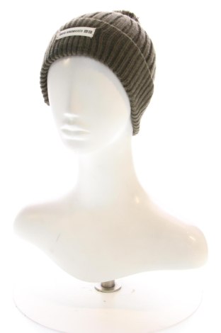 Шапка UNIQLO x ANYA HINDMARCH, Цвят Зелен, Цена 10,73 €