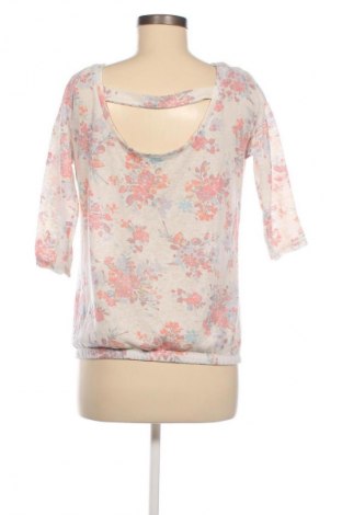 Дамска блуза Pull&Bear, Размер M, Цвят Многоцветен, Цена 2,04 €