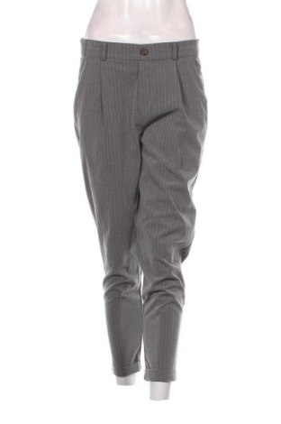 Damskie spodnie Pull&Bear, Rozmiar M, Kolor Szary, Cena 55,99 zł