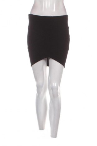 Пола Bershka, Размер S, Цвят Черен, Цена 2,04 €