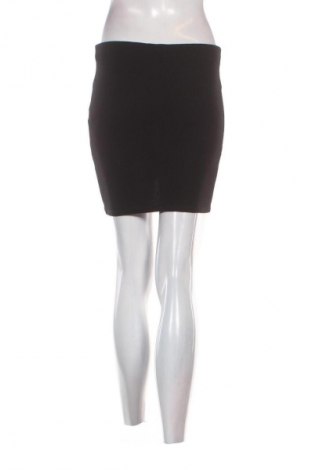 Пола Bershka, Размер S, Цвят Черен, Цена 2,04 €