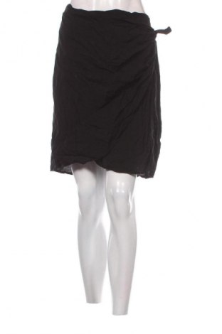 Пола C&A, Размер XL, Цвят Черен, Цена 4,09 €