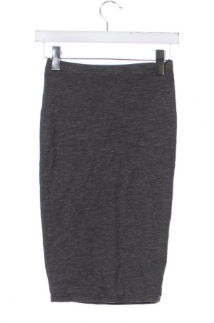 Пола H&M, Размер XS, Цвят Сив, Цена 2,04 €