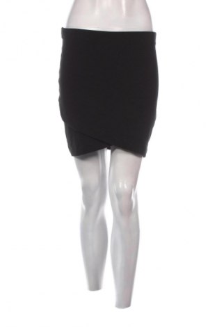 Пола H&M, Размер S, Цвят Черен, Цена 2,04 €