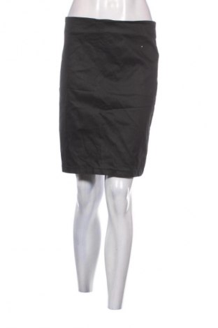 Пола Orsay, Размер S, Цвят Черен, Цена 2,04 €