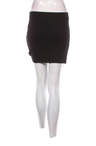 Пола SHEIN, Размер S, Цвят Черен, Цена 2,04 €