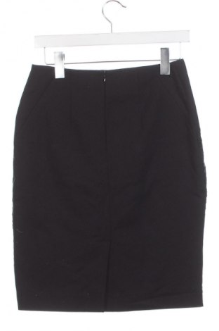 Пола Simple, Размер S, Цвят Черен, Цена 2,04 €