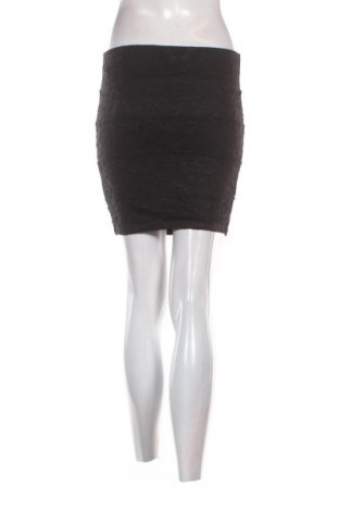 Пола Tally Weijl, Размер S, Цвят Черен, Цена 2,04 €