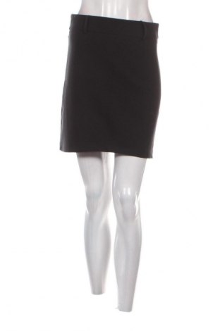 Пола Trendyol, Размер M, Цвят Черен, Цена 2,55 €