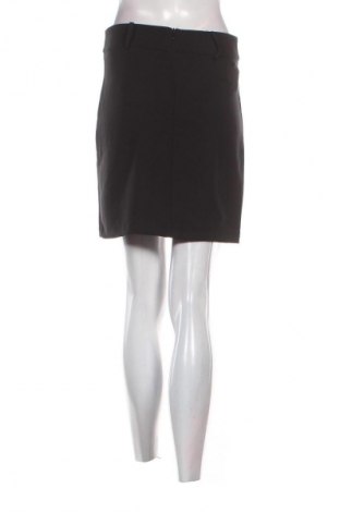 Пола Trendyol, Размер M, Цвят Черен, Цена 2,55 €