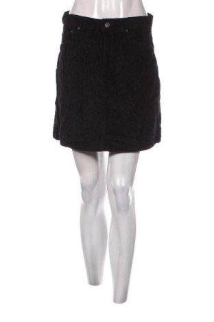 Пола Vero Moda, Размер M, Цвят Черен, Цена 2,04 €