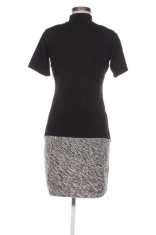 Рокля Amy Vermont, Размер M, Цвят Многоцветен, Цена 8,18 €