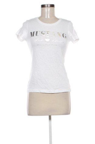 Γυναικείο t-shirt Mustang, Μέγεθος XS, Χρώμα Λευκό, Τιμή 9,99 €