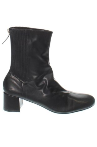 Γυναικεία μποτάκια Raid, Μέγεθος 38, Χρώμα Μαύρο, Τιμή 38,99 €