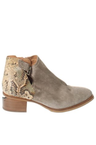 Botine de damă Unbranded, Mărime 38, Culoare Multicolor, Preț 313,58 Lei