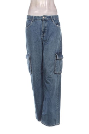 Γυναικείο Τζίν Bershka, Μέγεθος M, Χρώμα Μπλέ, Τιμή 17,99 €