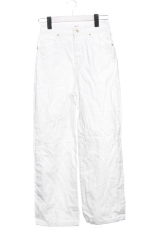 Γυναικείο Τζίν Bershka, Μέγεθος XS, Χρώμα Λευκό, Τιμή 17,99 €