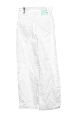 Γυναικείο Τζίν Bershka, Μέγεθος XS, Χρώμα Λευκό, Τιμή 17,99 €