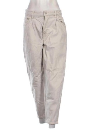 Γυναικείο Τζίν Bershka, Μέγεθος XL, Χρώμα Γκρί, Τιμή 14,99 €
