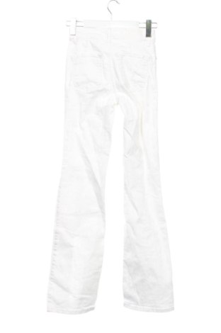 Női farmernadrág Bershka, Méret XS, Szín Fehér, Ár 4 935 Ft