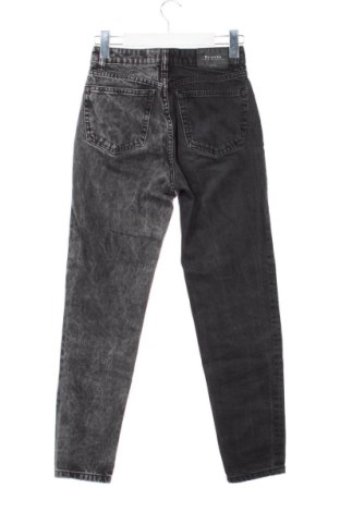Blugi de femei Bershka, Mărime XS, Culoare Gri, Preț 67,77 Lei