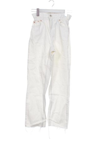 Női farmernadrág Bershka, Méret XXS, Szín Fehér, Ár 7 499 Ft