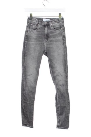 Damskie jeansy Calvin Klein Jeans, Rozmiar XS, Kolor Szary, Cena 183,99 zł