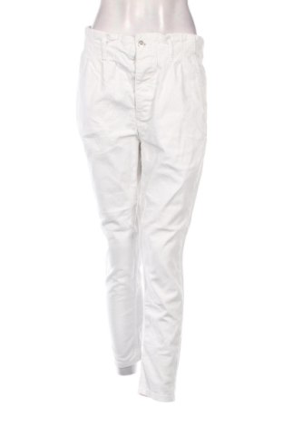 Női farmernadrág Mohito, Méret L, Szín Fehér, Ár 6 092 Ft