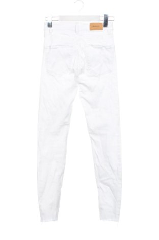 Дамски дънки Stradivarius, Размер XS, Цвят Бял, Цена 15,33 €