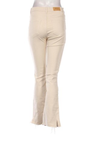 Дамски дънки Stradivarius, Размер S, Цвят Бежов, Цена 14,74 €