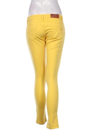 Dámske džínsy  Tommy Hilfiger, Veľkosť M, Farba Žltá, Cena  42,00 €