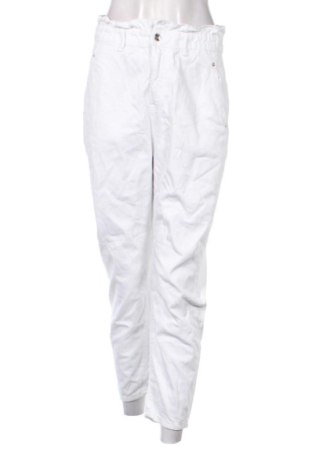 Дамски дънки Zara, Размер S, Цвят Бял, Цена 11,24 €