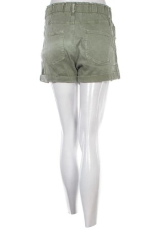 Дамски къс панталон Bershka, Размер M, Цвят Зелен, Цена 10,00 €