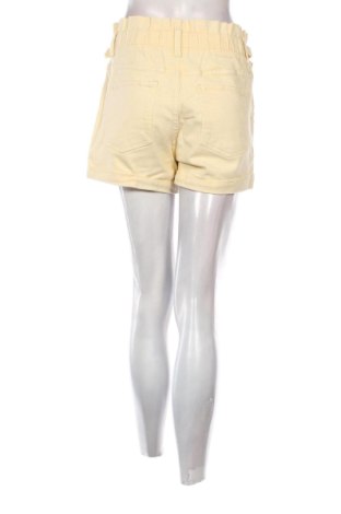 Dámské kraťasy  Bershka, Velikost L, Barva Žlutá, Cena  275,00 Kč
