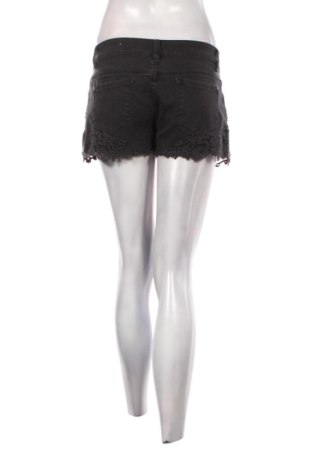 Pantaloni scurți de femei Pimkie, Mărime M, Culoare Negru, Preț 60,99 Lei