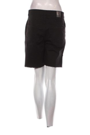 Pantaloni scurți de femei Sisley, Mărime M, Culoare Negru, Preț 130,33 Lei