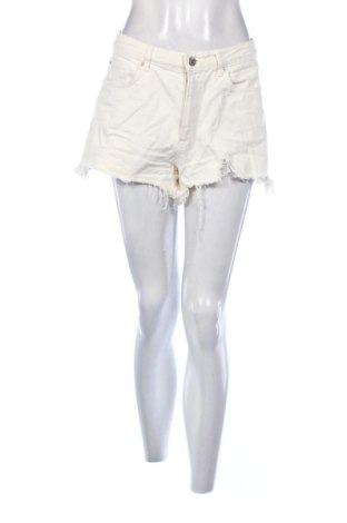 Damen Shorts Stradivarius, Größe M, Farbe Ecru, Preis 12,99 €