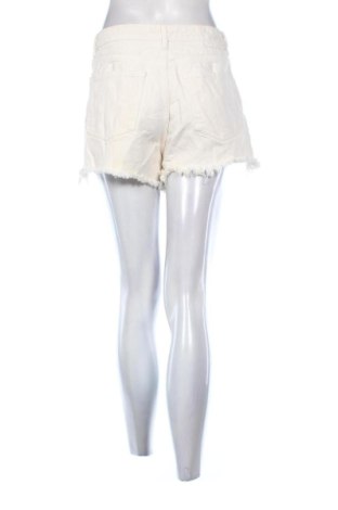 Damen Shorts Stradivarius, Größe M, Farbe Ecru, Preis 12,99 €