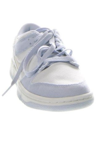 Дамски обувки Nike, Размер 36, Цвят Многоцветен, Цена 84,36 €