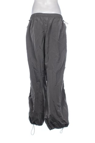 Pantaloni de femei Bershka, Mărime L, Culoare Gri, Preț 91,99 Lei