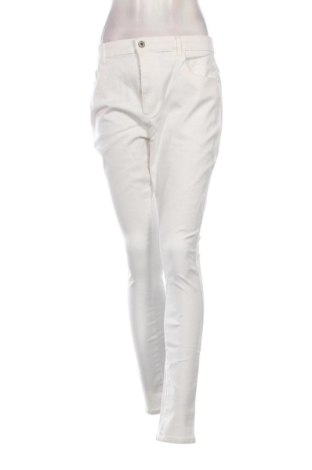 Damskie spodnie ONLY Carmakoma, Rozmiar XXL, Kolor Biały, Cena 88,99 zł