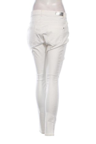 Damskie spodnie ONLY Carmakoma, Rozmiar XXL, Kolor Biały, Cena 88,99 zł